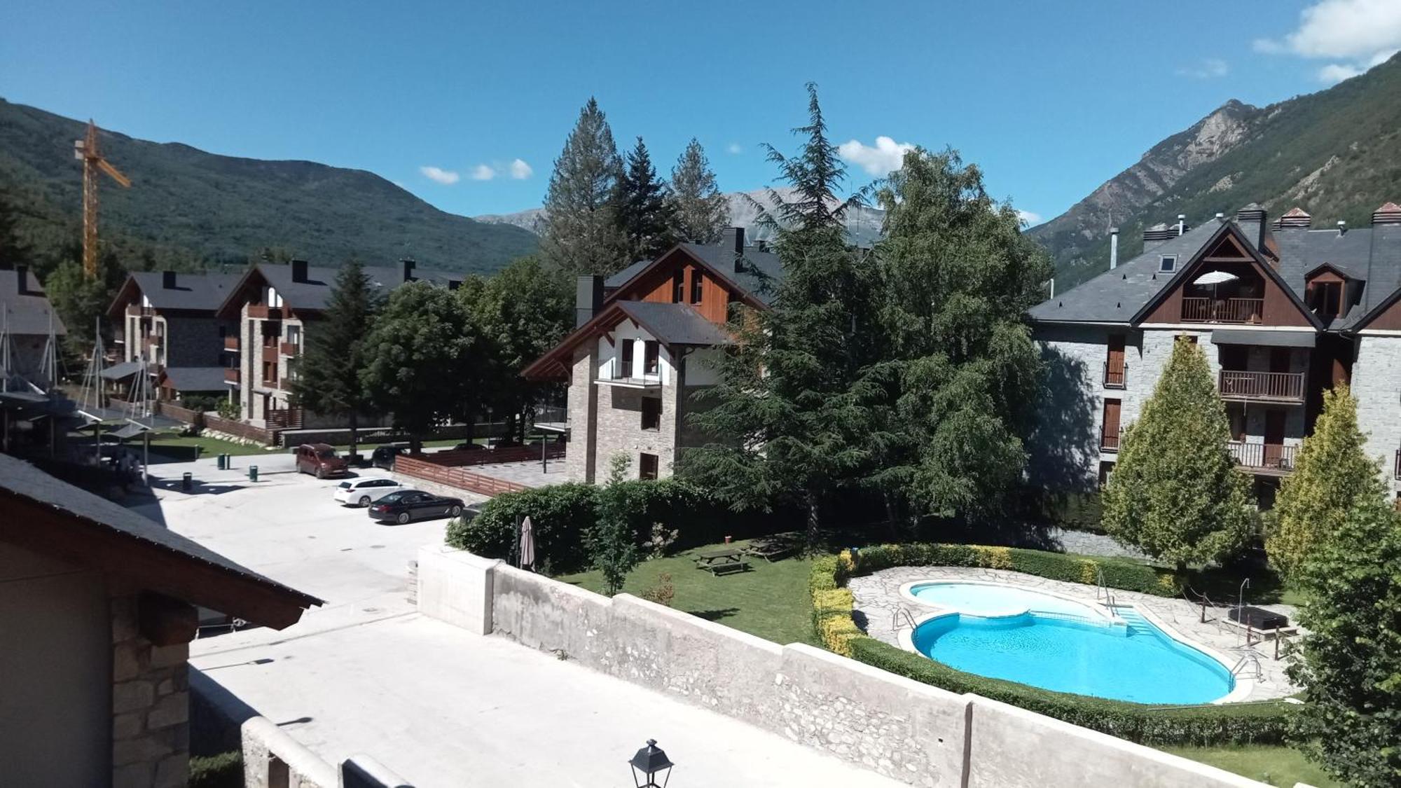 Edificio Ardillas Benasque Eksteriør billede